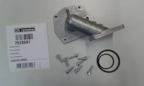 Gasanschlussadapter von Remeha, bestehend aus einem Metallteil und mehreren Schrauben sowie Dichtungsringen. Produktinformationen auf beigefügtem Etikett sichtbar.